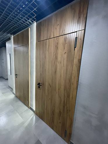 Двери с глухими вставками