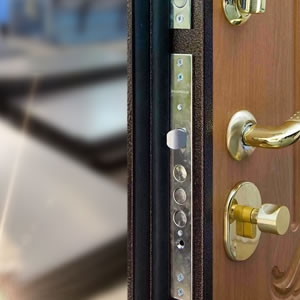 Уличная дверь