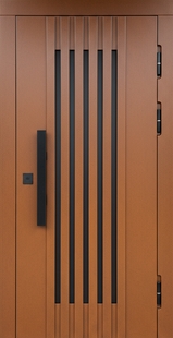 Стальная дверь с вертикальными рейками, бугельной ручкой и отделкой МДФ RAL 8023