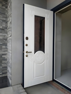 Фото установленной двери